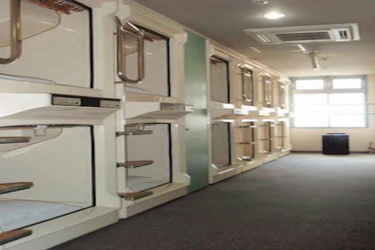 Capsule Hotel Kobe Sannomiya (Adults Only) Exteriér fotografie