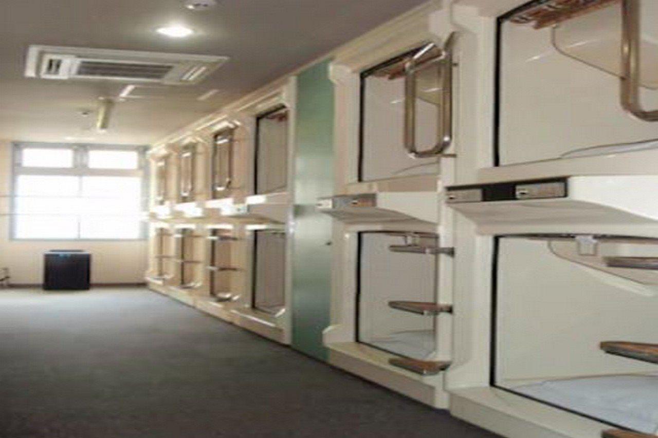 Capsule Hotel Kobe Sannomiya (Adults Only) Exteriér fotografie