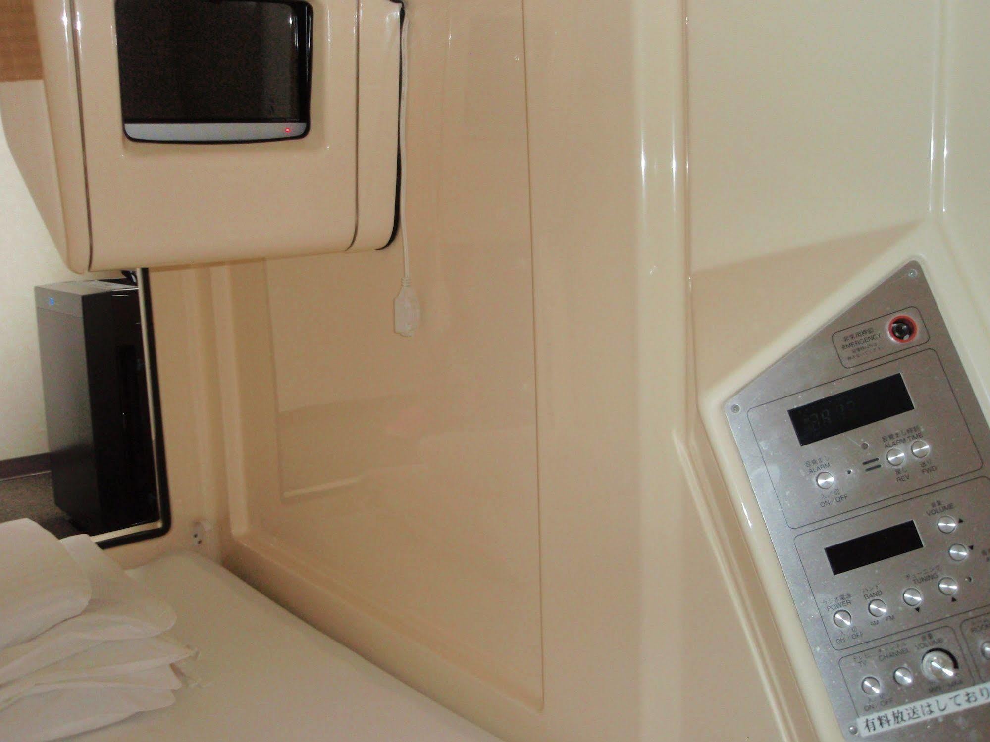 Capsule Hotel Kobe Sannomiya (Adults Only) Exteriér fotografie