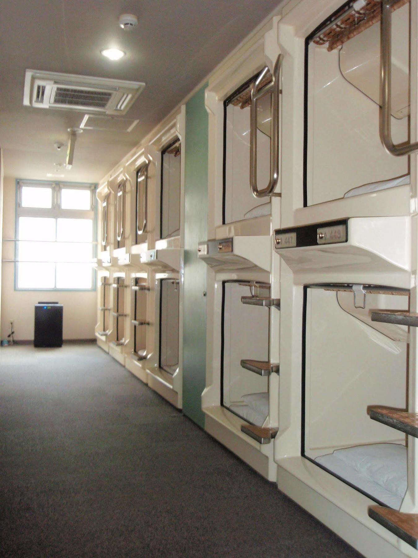 Capsule Hotel Kobe Sannomiya (Adults Only) Exteriér fotografie