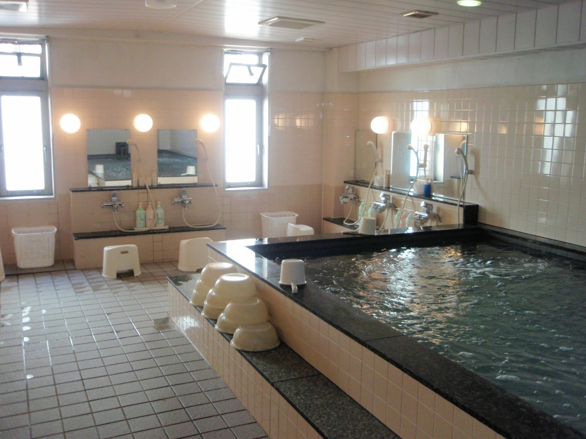 Capsule Hotel Kobe Sannomiya (Adults Only) Exteriér fotografie